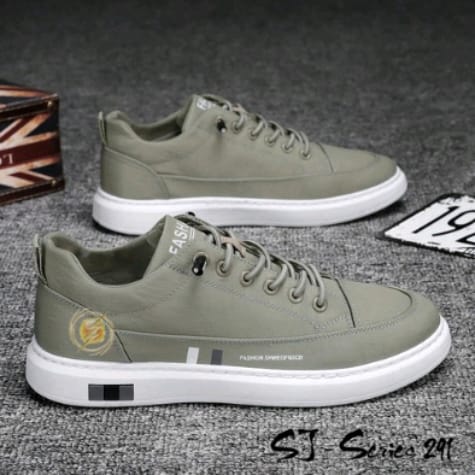Sepatu Sneakers Pria